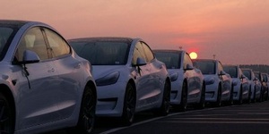 Tesla dostarczyła rekordową liczbę pojazdów elektrycznych w 2021 r.